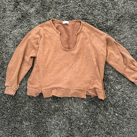 Pink Lily Krista Horton Sweatshirt, camel/caramel color, size large - Picture 2 of 4